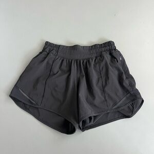 Lululemon Hotty Hot Low-Rise Lined Short 2.5”